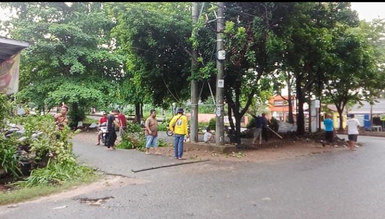 Jelang Haul Ke -19 Abah Guru Sekumpul, Warga Komplek Permata Hijau Bersihkan Lingkungan Sekitar.