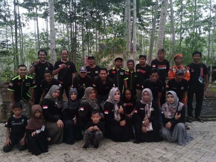 Kebersamaan Relawan Gabungan Rayakan Satu Tahun Anniversary Kalimantan Berbagi Info.