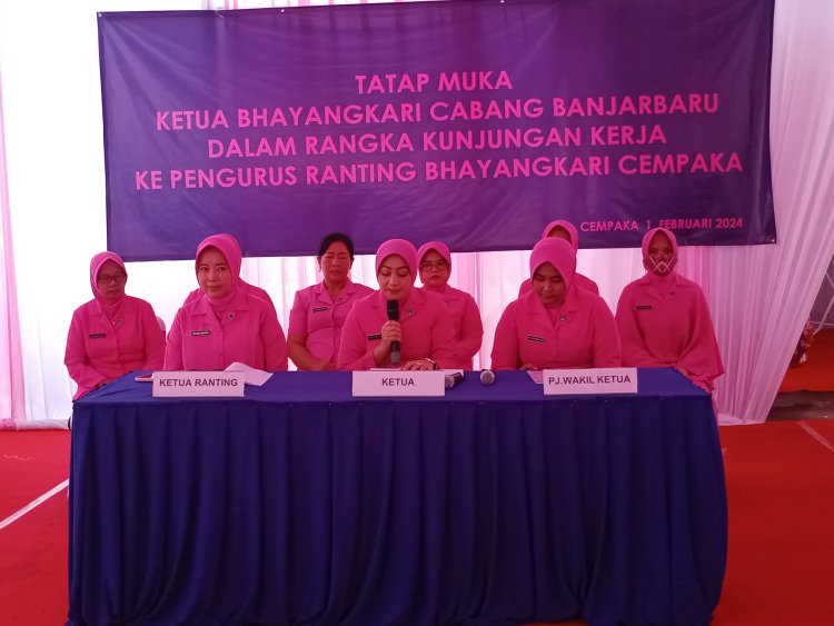 Kunjungan kerja Ketua Bhayangkari Cabang Banjarbaru Untuk Ranting Bhayangkari Cempaka, Ini Pesan Nya.