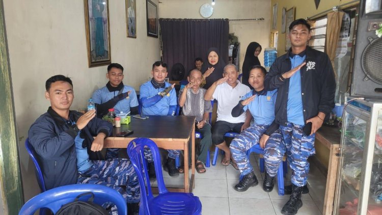Seberangi Sungai, Lanud Syamsudin Noor Banjarmasin Gelar Bakti Sosial ke Kapuas