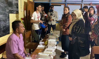 Ketum Bhayangkari Juliati Sigit Prabowo Hibur Pengungsi Korban Erupsi Gunung Lewotobi