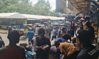 Yayasan Sahabat Berbagi dan LBDH HST Berbagi Jumat Berkah Untuk Abang Becak