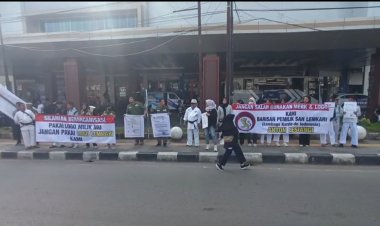 Puluhan Pengurus Lemkari Kalsel Anton Lesiangi Gelar Aksi Damai Tolak Penggunaan Logo oleh Pengurus Baru Lemkari Gemilang