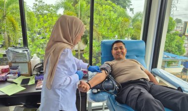 Wujudkan Polisi Humanis, Polres Banjarbaru Gelar Aksi Donor Darah Sambut HUT ke-74 Humas Polri