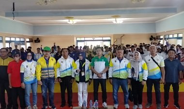 Tanah Laut Raih Juara Umum Kurash di Porprov Kalsel 2025, Ketua Ferkushi Serahkan Medali