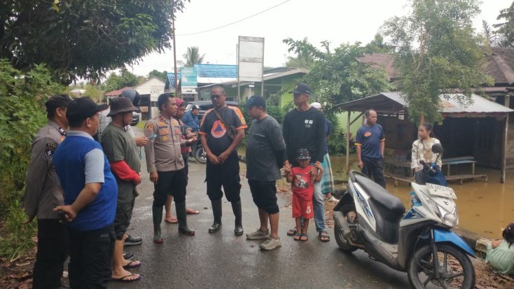 Sigap Tanggap Banjir, Polsek Cempaka Koordinasi Lintas Instansi Bantu Warga Terdampak