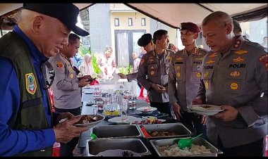 Polda Kalsel Kerahkan Dapur Lapangan dan Water Treatment untuk Warga Terdampak Banjir di Martapura Barat