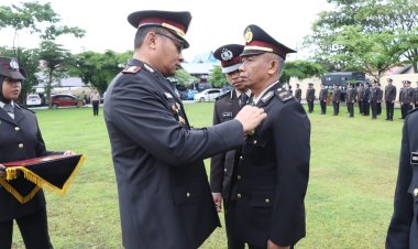 Puluhan Personel Polres Banjarbaru Terima Satya Lencana, Kapolres Tekankan Nilai Pengabdian