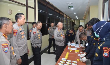 Tes Urine Mendadak di Polda Kalsel, Kapolda Tegaskan Komitmen Berantas Narkoba