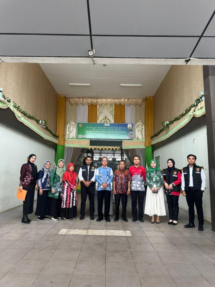 Polres Banjarbaru Pantau Harga Sembako di Pasar Bauntung, Pastikan Stabilitas Jelang Imlek dan Ramadan