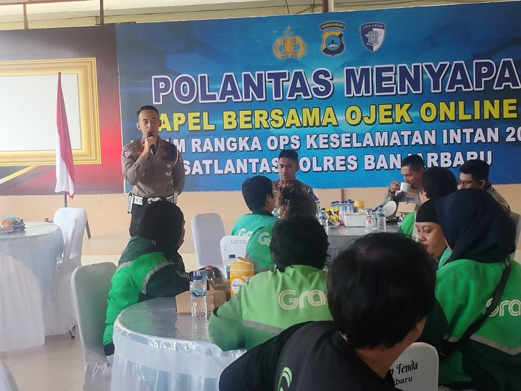 Polantas Menyapa Ojol, Satlantas Polres Banjarbaru Perkuat Sinergi Keselamatan Lalu Lintas
