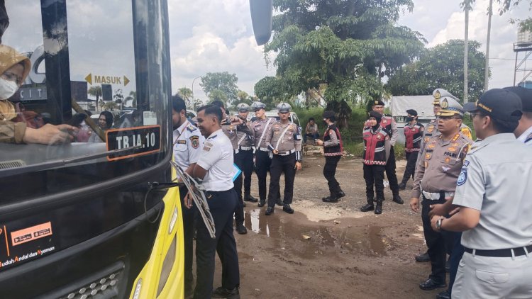 Cek Kelayakan Angkutan Umum, Ditlantas Kalsel Intensifkan Pengawasan Operasi Keselamatan Intan dan Jelang Arus Mudik 2026