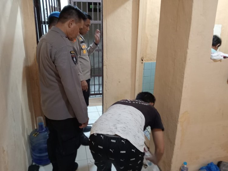 Polsek Cempaka Lakukan Kontrol Rutin Tahanan, Pastikan Keamanan dan Pengawasan Optimal