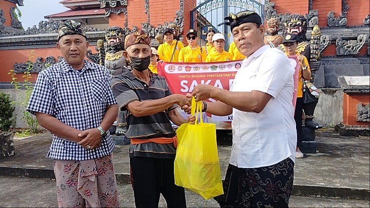 PHDI KALSEL BERBAGI TAKJIL DAN SEMBAKO, PERKUAT TOLERANSI DI BULAN RAMADAN