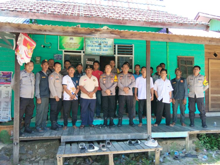 Polsek Aluh-Aluh Gelar Patroli dan Sambang Desa, Bagikan Sembako dan Perkuat Kamtibmas