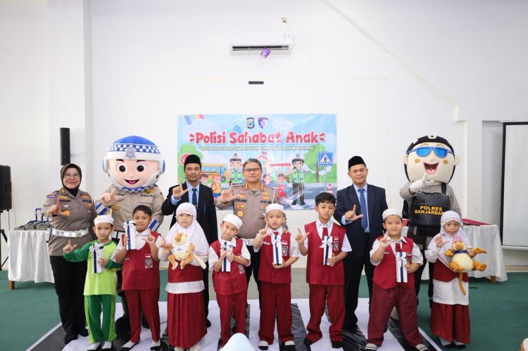 Polisi Sahabat Anak Hadir di SDIT Ukhuwah 2, Ditlantas Polda Kalsel Edukasi Tertib Lalu Lintas Sejak Dini
